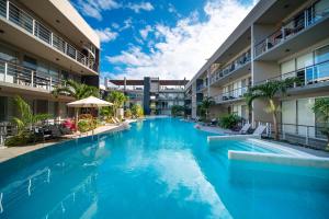Bamoa 310 - 2BR Condo with Rooftop Pool & Gym