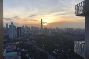 Walking distance to Sukhumvit soi 11 Netflix 40sqm