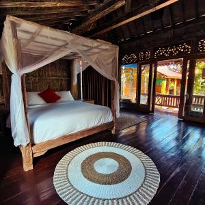 Tropical Wooden Villa Ubud with Private Pool