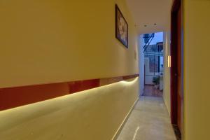 Hotel Mannat Crown l Hotel Near Rohini East Metro Station 3-star Hotel l Rohini , New Delhi, India, Delhi