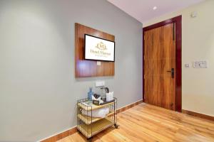 Hotel Mannat Crown l Hotel Near Rohini East Metro Station 3-star Hotel l Rohini , New Delhi, India, Delhi
