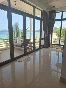 Timothe Beach Hotel & Apartments