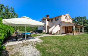 Nice Apartment In Tinjan With Private Swimming Pool, Can Be Inside Or Outside