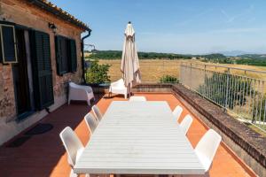 Podere I Sorbi, Spacious Tuscan Villa in Lajatico, Near Pisa & Volterra