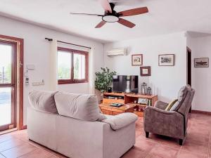 Agradable Casa Rural & piscina, Ca Na Venta