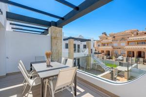 Penthouse with Roof Terrace & Salt Lake View