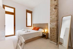 Granada 21 Double Suite with Terrace by Invalencia