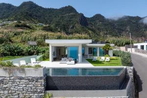 Villa Guindaste I by an island apart