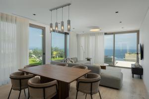 Villa Guindaste I by an island apart