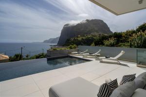 Villa Guindaste I by an island apart