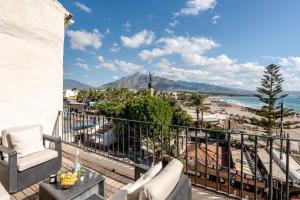 310 Puerto Banus Front Line Panoramic Sea View