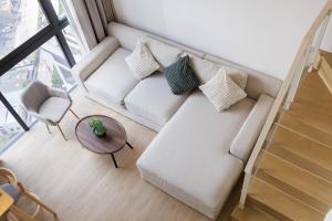 Rama9- Duplex Near Train Market RCA Free Pool Gym