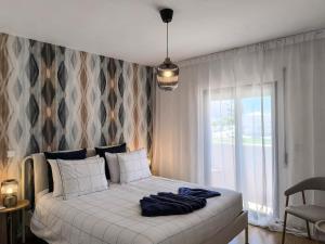 2-bedroom apartment with pool and parking in Olhão