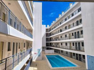 2-bedroom apartment with pool and parking in Olhão