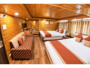 The Grand Kanchenjunga Mountain View & Himalayan Escape - Hotel B-Way Anx - Scenic Premium Stay, Darjeeling