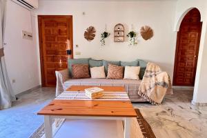Bohemian-style flat with swimming pools near the beach