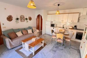 Bohemian-style flat with swimming pools near the beach