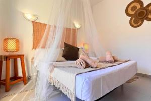 Bohemian-style flat with swimming pools near the beach