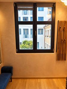 Apartment Blue House - Old Town, AC, Free Private Parking