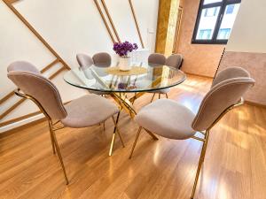 Apartment Blue House - Old Town, AC, Free Private Parking