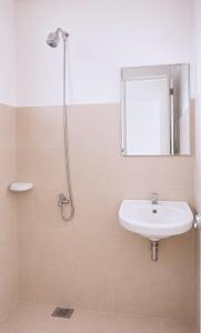 1 BR GenSan Hicban 3 Couple City Stay w Wifi