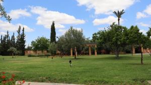 Villa à 2 Piscine & Parc Arboré, Route dourika KM21