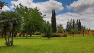 Villa à 2 Piscine & Parc Arboré, Route dourika KM21