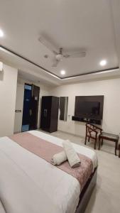 Hotal Lycoris Inn Chandigarh !! Zirakpur -Premium Stay !! Near Chandigarh Airport