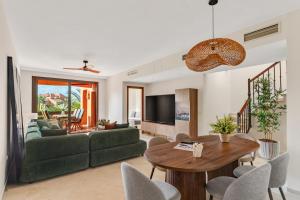 Seaside duplex with private hot tub