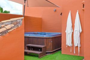 Seaside duplex with private hot tub