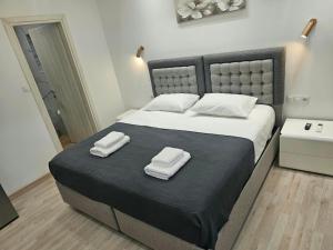 Aggelos Room 5