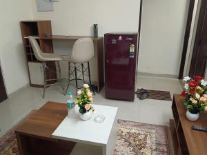 Cozy Studio Near Vaishali Metro & Max Hospital