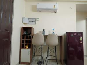 Cozy Studio Near Vaishali Metro & Max Hospital