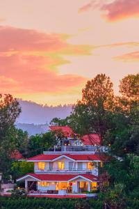 Cozy Retreat Inn Ooty by VOYE HOMES