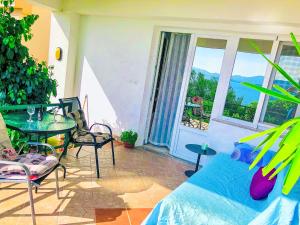 Apartment SeaSide mit Blick auf das Wasser by Interhome