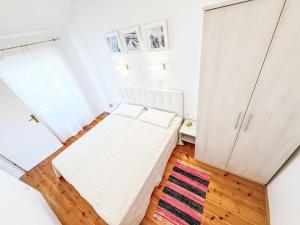 Apartment LacoDeLama mini resort - Wohnung Pina mit Pool by Interhome