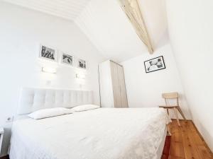 Apartment LacoDeLama mini resort - Wohnung Pina mit Pool by Interhome