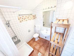Apartment LacoDeLama mini resort - Wohnung Pina mit Pool by Interhome