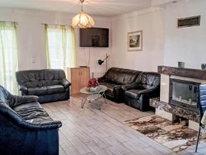 Holiday Home Freistehendes Ferienhaus Orange für 10 Personen by Interhome