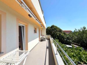 Apartment with A - C in Jadranovo 58156