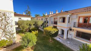 Bohemian-style flat with swimming pools near the beach