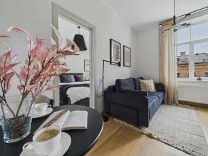 1BR Riga City Centre apartment, with bath & desk