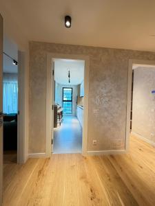 Luxury Glam Apartments near Clinics and MetroStation - parking