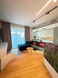 Luxury Glam Apartments near Clinics and MetroStation - parking