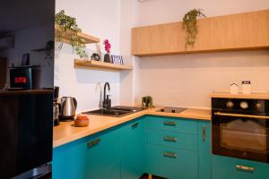 Charming 1BR Haven with a Balcony in Northern District