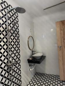 Amazing Lô Lô Chải Homestay & Café