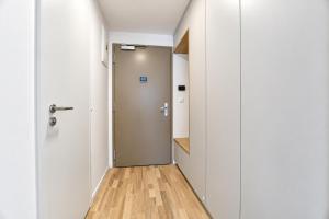 LAM Oak AC - Balcony