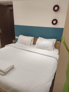 Lira - Cozy 2BHK in Bandra West