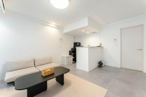V ONE Nishijin - Apartments