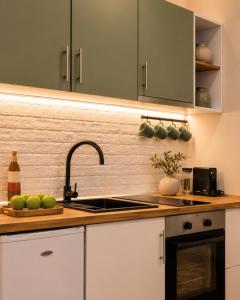 GimiSpaceEleven, Aristotelous Curated Suite near Metro